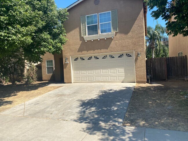 Building Photo - Beautiful Family Home!