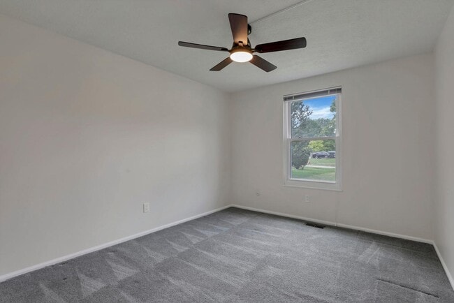 Building Photo - 1488 Red Leaf Ln