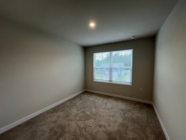 Building Photo - 4184 Farmfield Dr