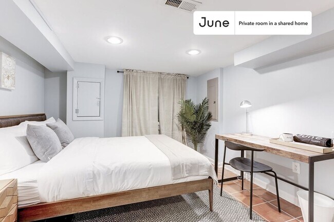 Building Photo - Private bedroom in 5 bed/3.5 bath Home