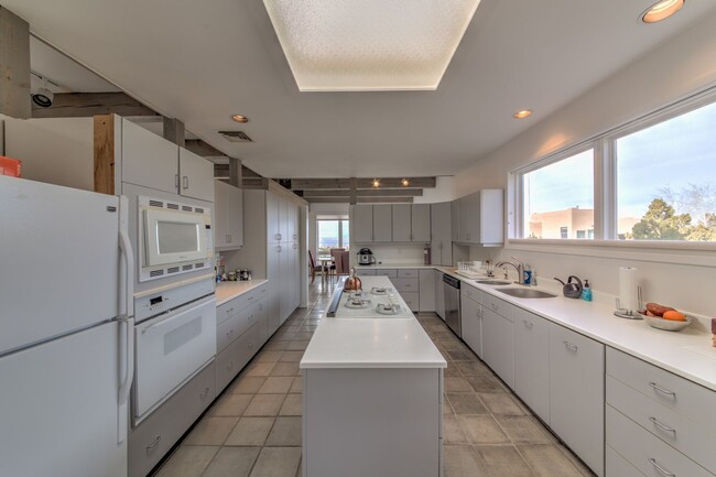 Building Photo - SANDIA HEIGHTS EXECUTIVE RENTAL 2+Story 3B...