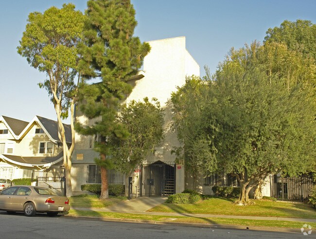 Building Photo - 1510 S St Andrews