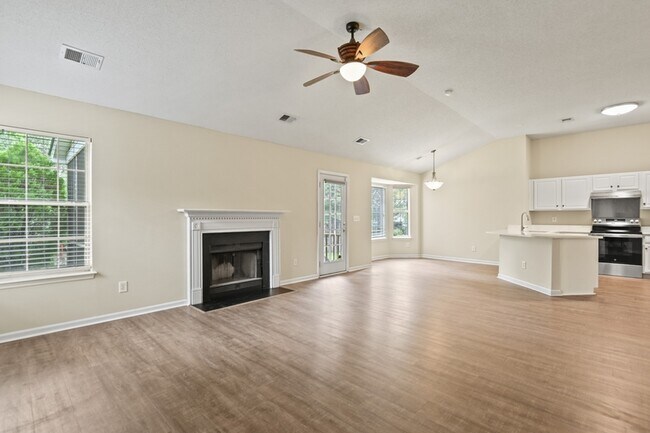 Building Photo - 115 Revolution Dr