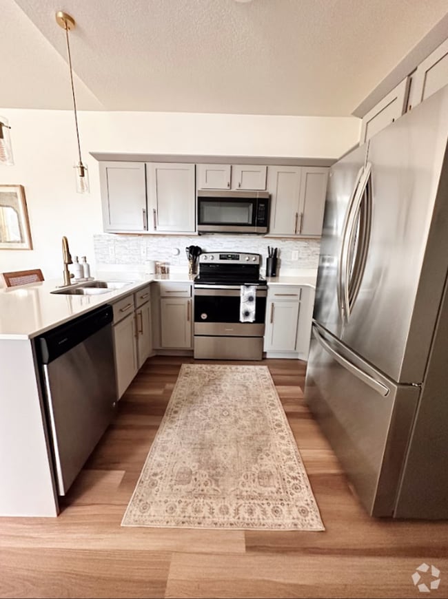Building Photo - Modern & Spacious 3-Bed, 2-Bath in Saratog...