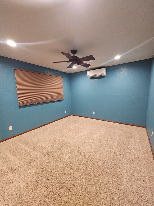 Building Photo - 4 BED | 2 BATH | DOUBLE GARAGE | PET NEGOT...