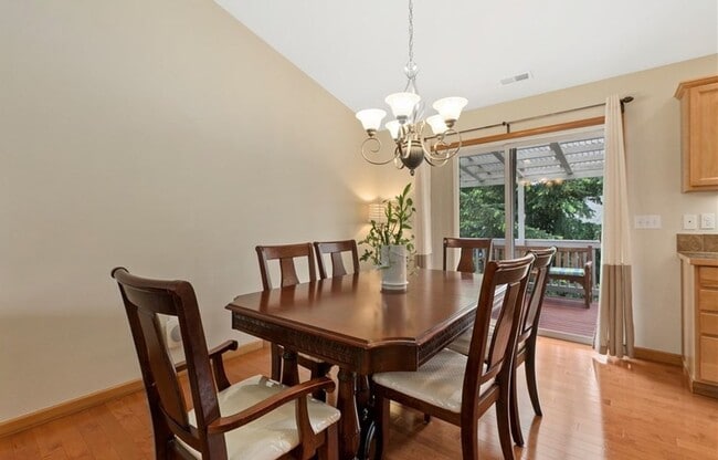 Building Photo - 4 Bed 3Bath Beautiful Single-family House ...