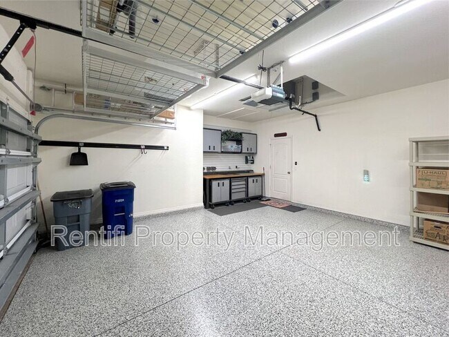 Building Photo - 11915 Country Day Cir