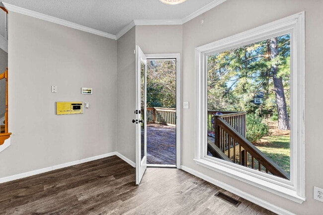 Building Photo - Three Bedroom Rental directly next to Arnall Middle School