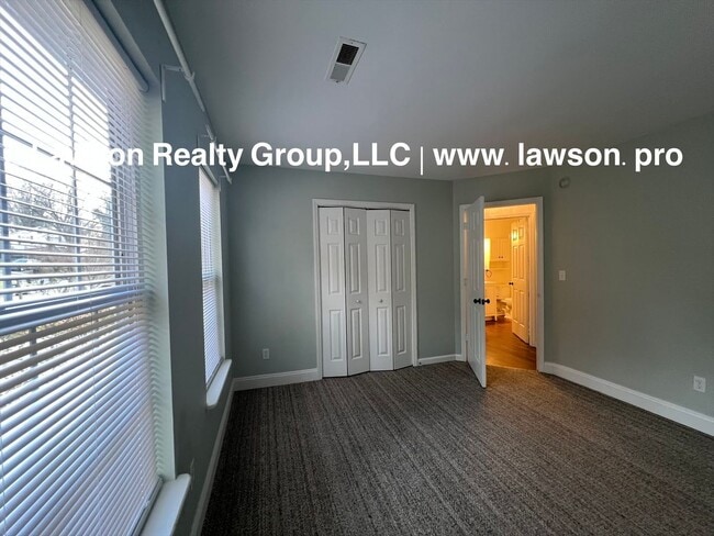 Building Photo - Adorable and Updated-One Level Living with Paved Driveway