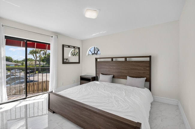 Building Photo - 4310 Village Dr