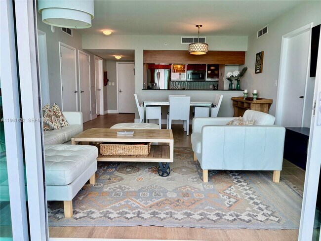 Building Photo - 1800 N Bayshore Dr