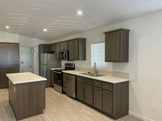 Building Photo - 18027 N 17th Pl
