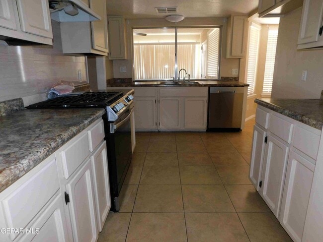 Building Photo - 305 Garden Grove Ln