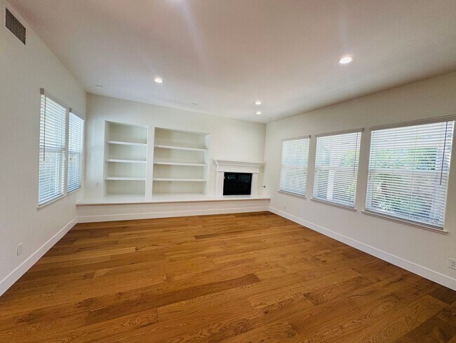 Building Photo - 3273 Canopy Dr