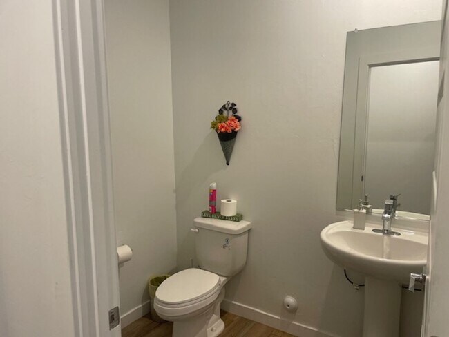 Building Photo - Beautiful Move-In Ready Two-Story Home in Silverbell Crossing!