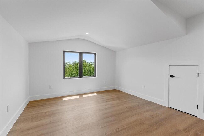 Building Photo - 1402 Beckett St