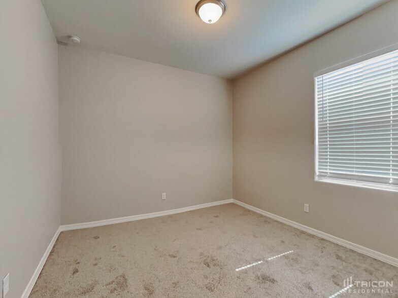 Building Photo - 40209 W Walker Wy