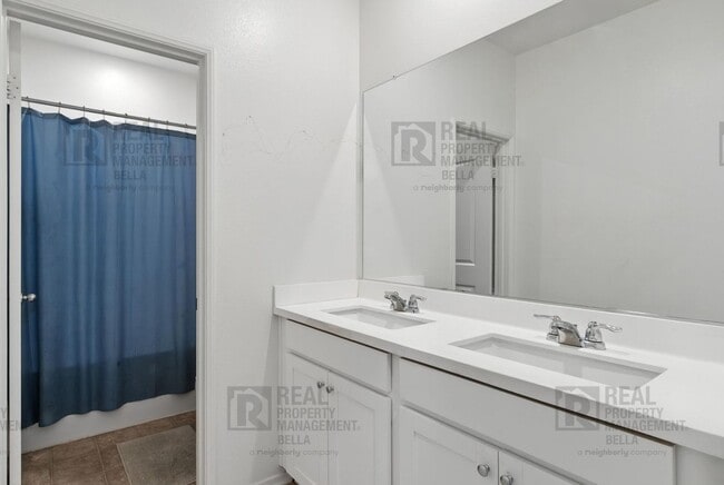 Building Photo - Beautiful 5-Bedroom Home in Audie Murphy R...