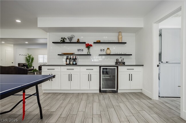 Building Photo - 1913 Birch St