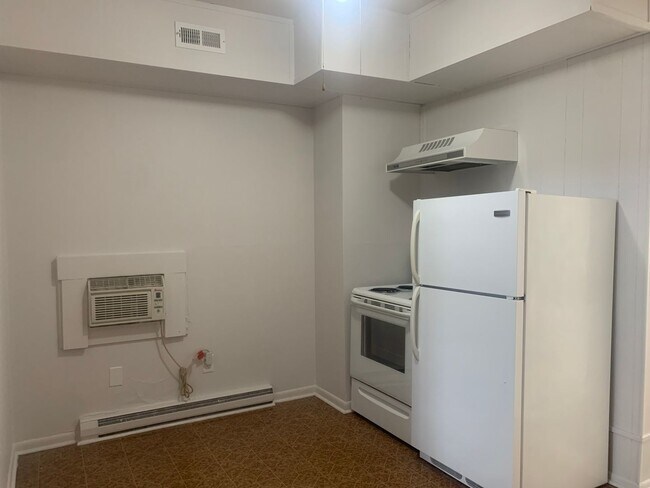 Building Photo - 403 Miami St