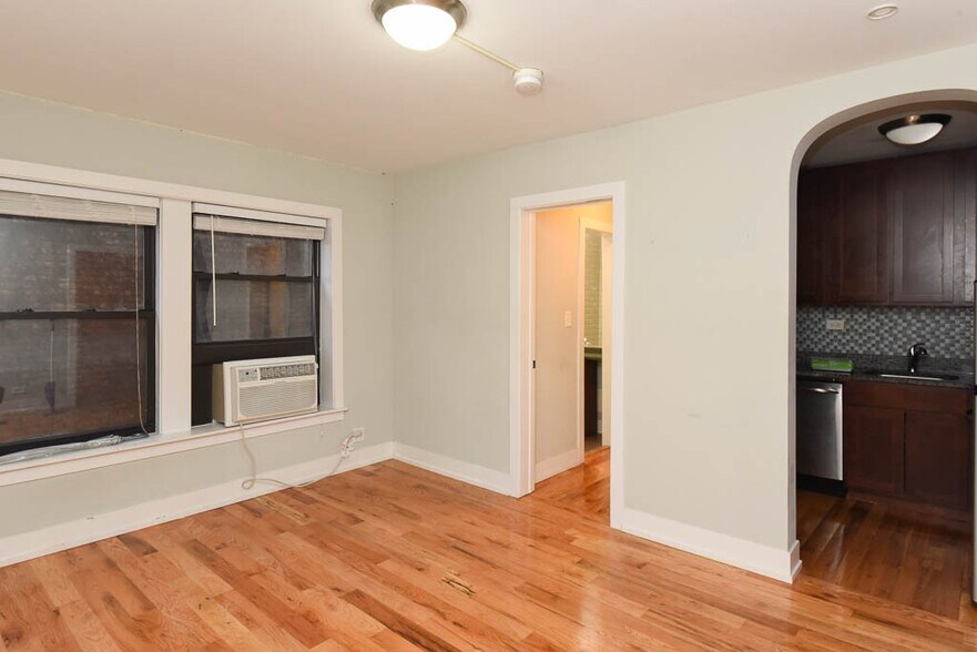 Building Photo - 553 W Arlington Pl