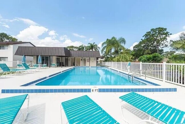 Building Photo - 631 Ridge Club Dr