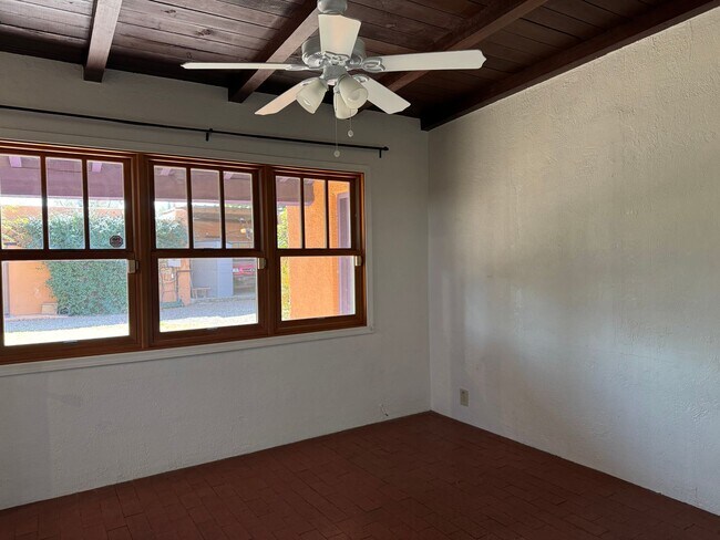 Building Photo - COMING SOON! Charming Mid-Town 3 Bedroom 2 Bath Main House!