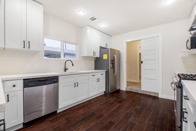 Building Photo - 7511 Carver Ave