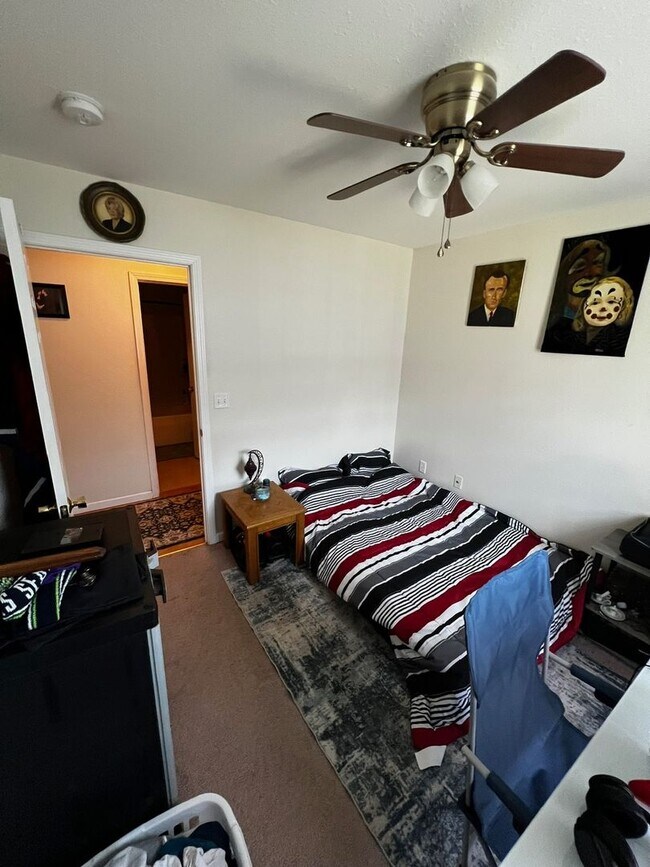 Building Photo - 3-Bedroom/2-Bathroom Single-Family Home – Available August 1st!