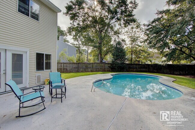 Building Photo - 121 Sioux Ct