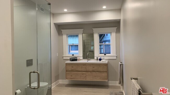 Building Photo - 400 N Avenue 66