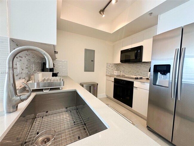 Building Photo - 335 S Biscayne Blvd