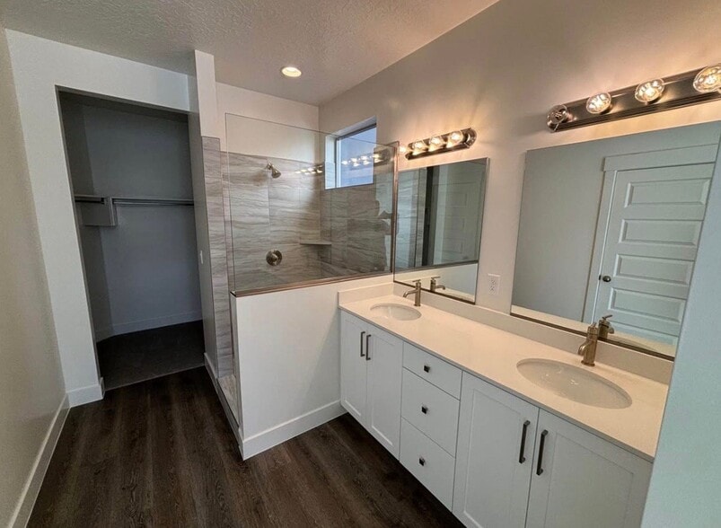 Building Photo - 2346 E Luciano Ln