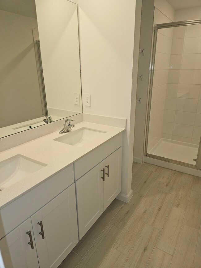 Building Photo - 621 Salisbury Cir