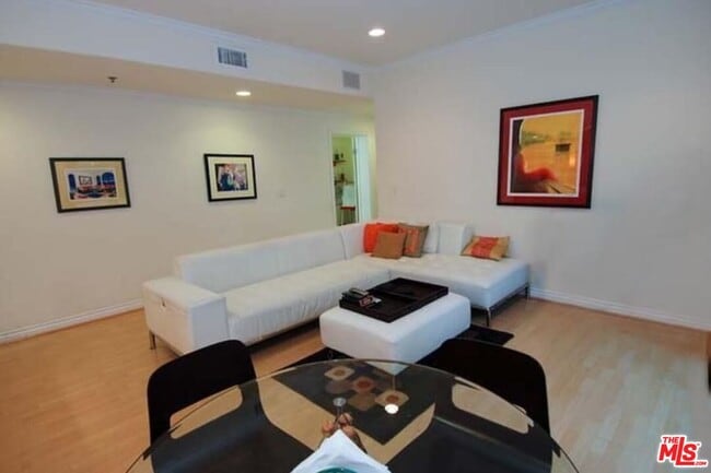 Building Photo - 10633 Eastborne Ave