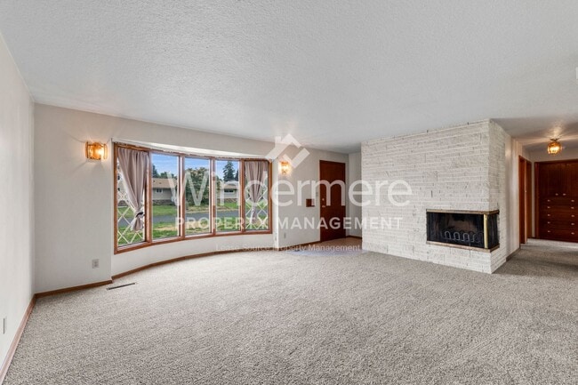 Building Photo - 2115 W Kiernan Ave