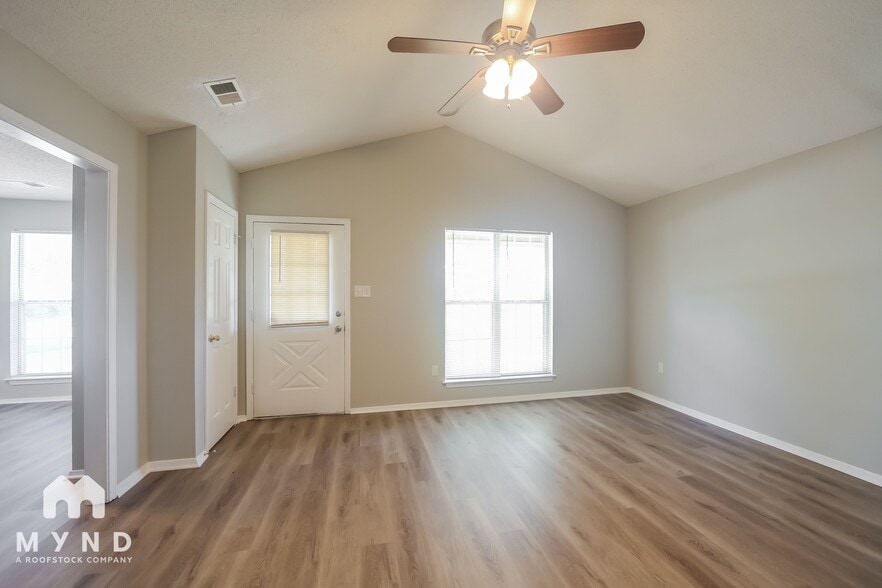 Building Photo - 4266 Brighton Dr