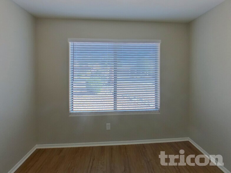 Building Photo - 40907 W Robbins Dr