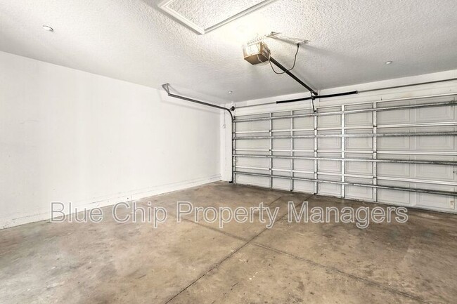 Building Photo - 13800 Golden Russet Dr
