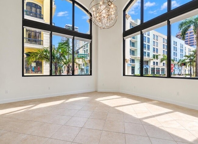 Building Photo - 801 S Olive Ave