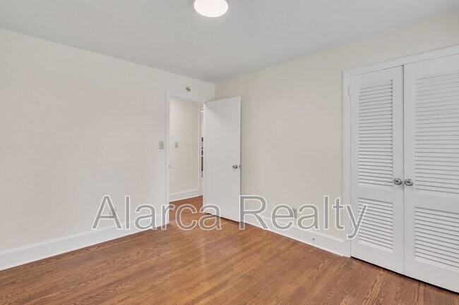 Building Photo - 3733 Manchester Dr