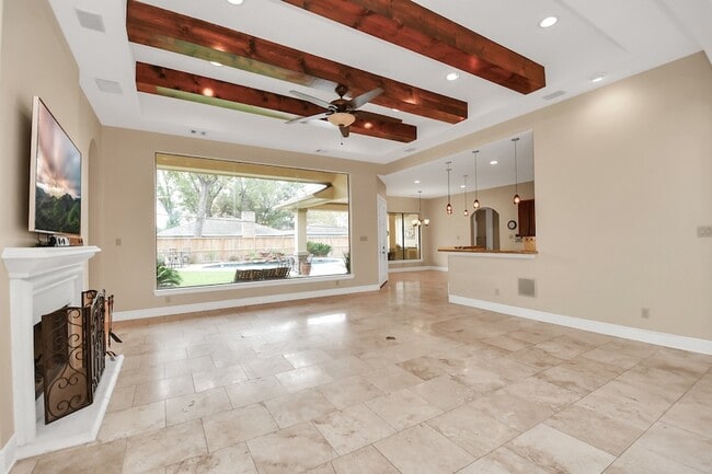 Building Photo - 1611 Lynnview Dr