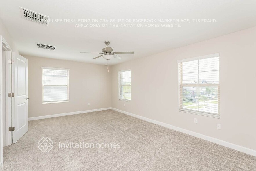 Building Photo - 2900 Coach Manors Way