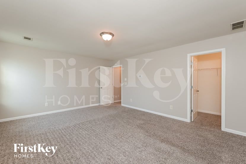 Building Photo - 2307 Loowit Falls Dr