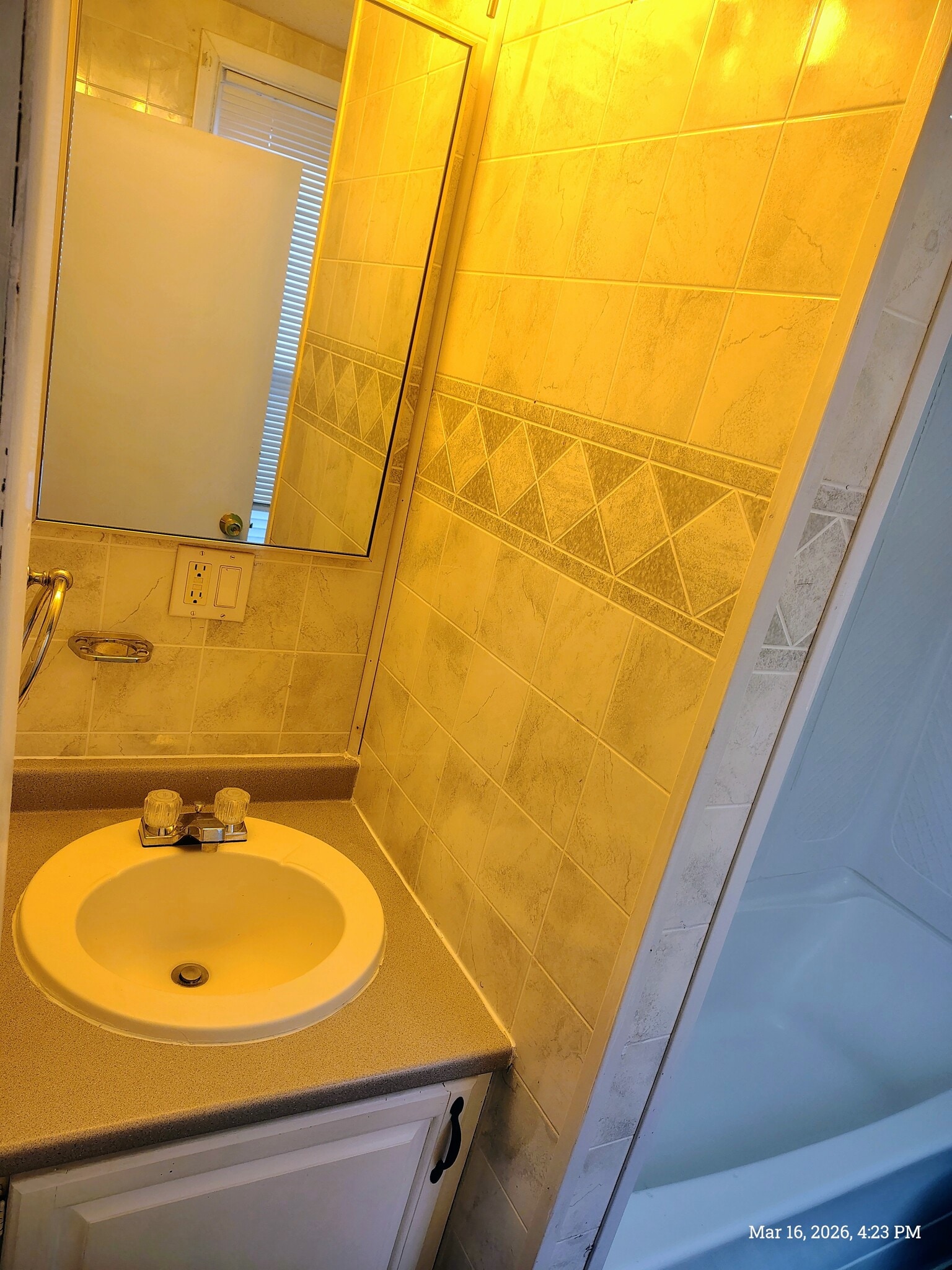 Building Photo - 463 Linden St