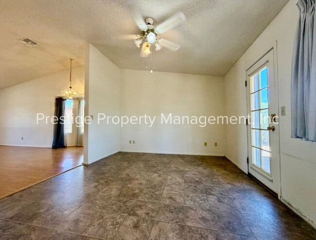 Building Photo - ***RENT SPECIAL*** 3/2 Beautiful Rita Ranch Home With Open Design!!!