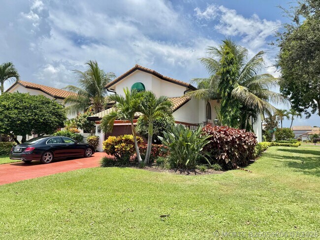 Building Photo - 6411 Via Rosa