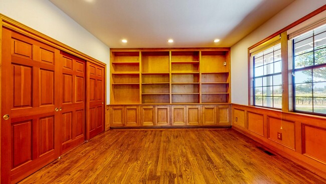 Building Photo - Beautiful 4 bedroom 3.5 bath Home with 2 c...