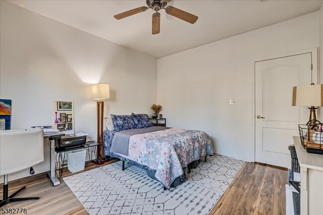 Building Photo - 913 Del Negro Ct