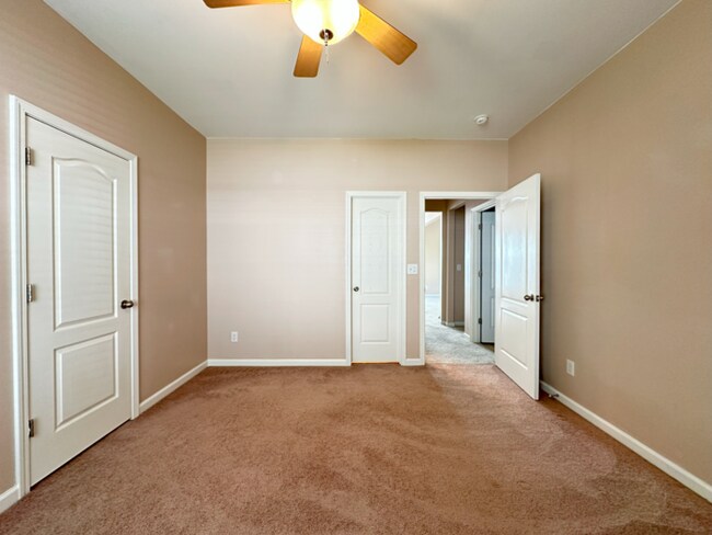 Building Photo - Charming Wakefield Home with First-Floor B...